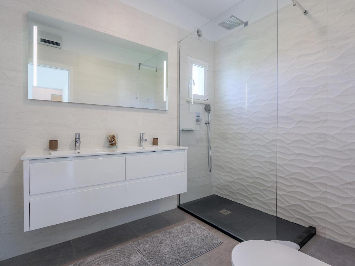 Luxury 3 Bedroom Apartment, *